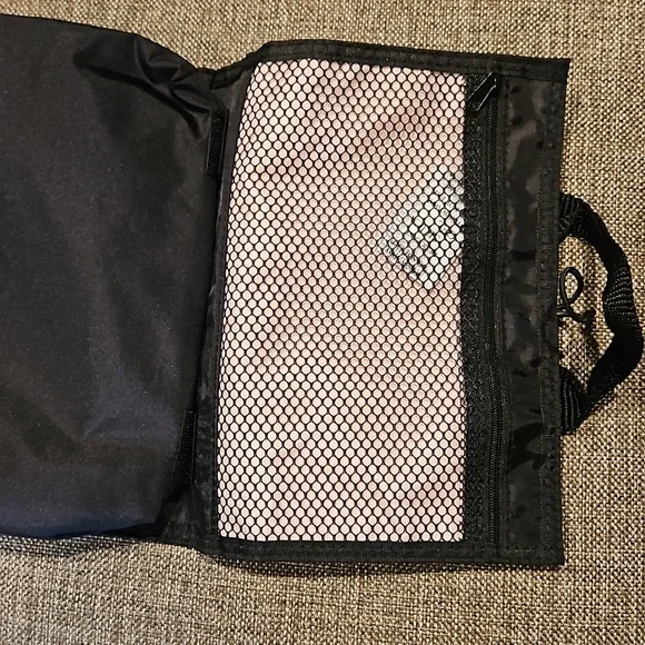 Mary Kay makeup brushes and makeup bag - Picture 3 of 6